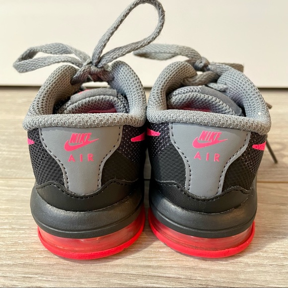 Nike Air Max Invigor 749577-006 Size 6C Sneaker Black Pink Grey - Picture 6 of 10